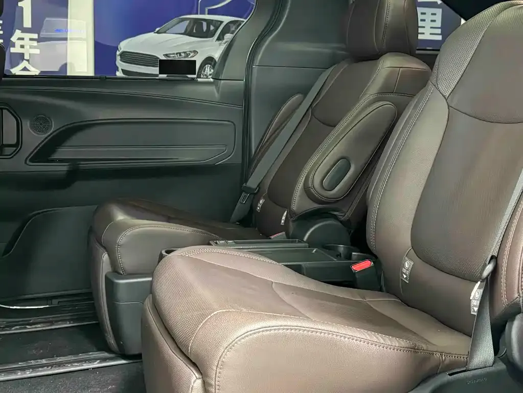 Toyota Sienna 2022 из CN, фото 6