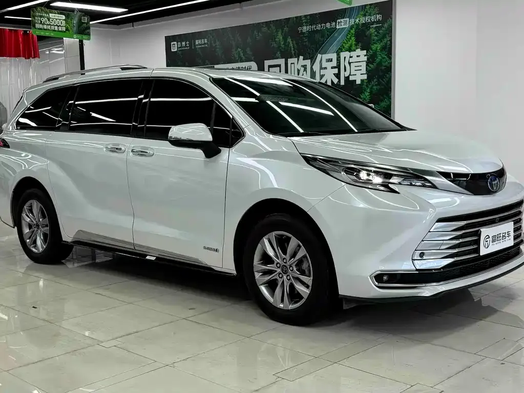Toyota Sienna 2022 из CN, фото 4