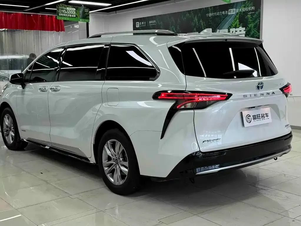 Toyota Sienna 2022 из CN, фото 3