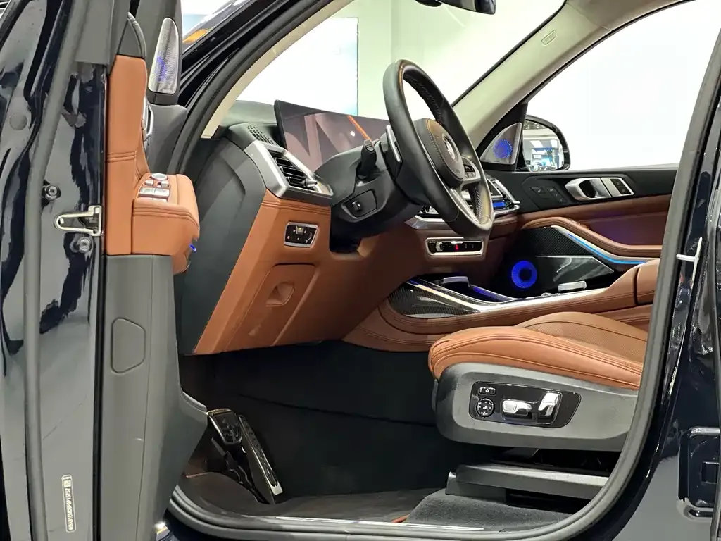 BMW X7 M60i 2024 из CN, фото 2