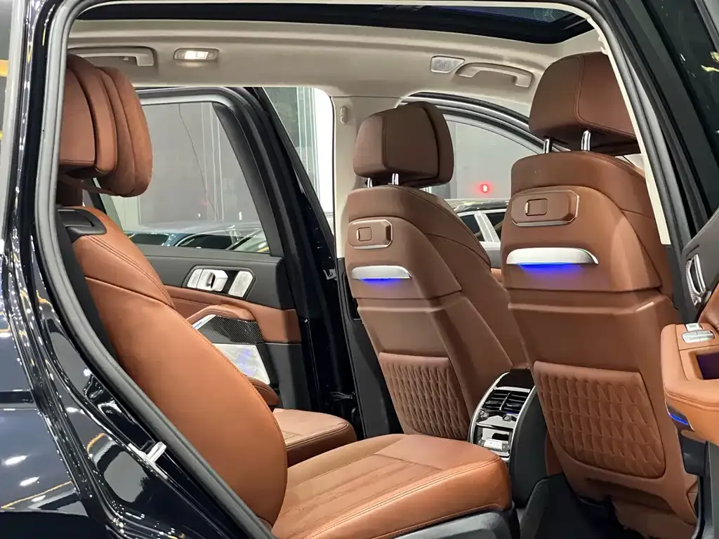 BMW X7 M60i 2024 из CN, фото 4