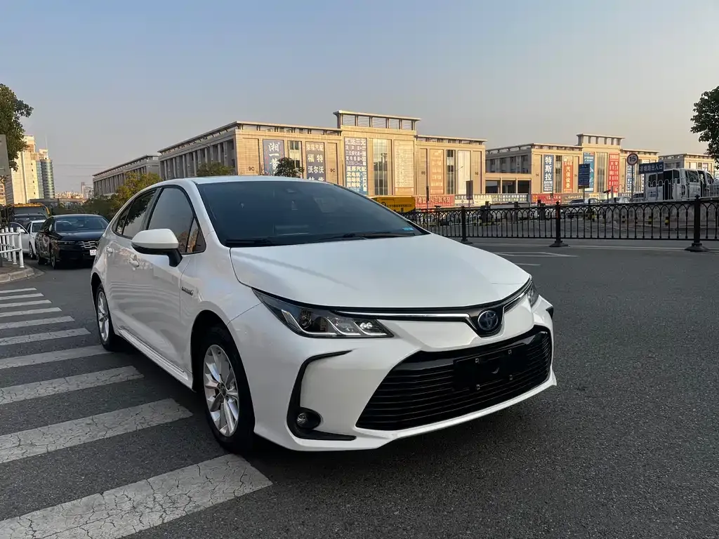 Toyota Corolla — фото 1