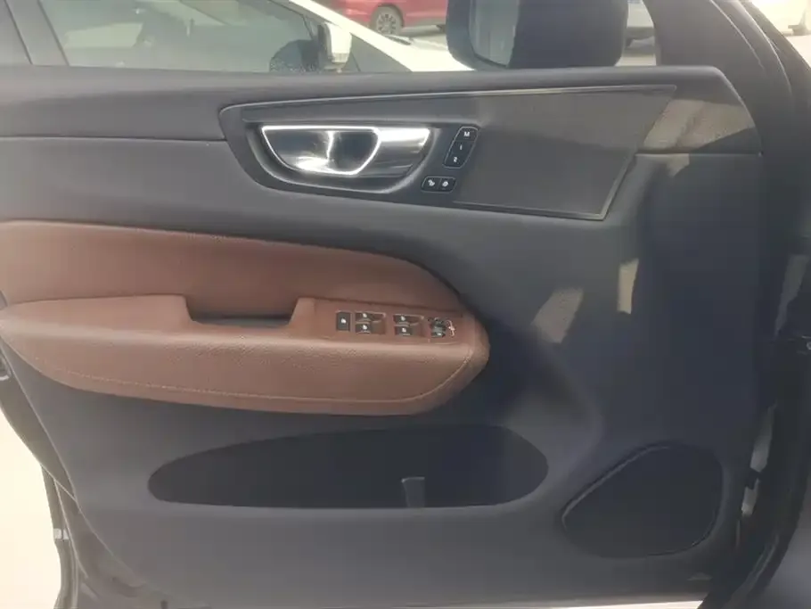 Volvo XC60 2022 из CN, фото 8