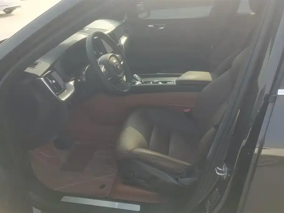 Volvo XC60 2022 из CN, фото 2