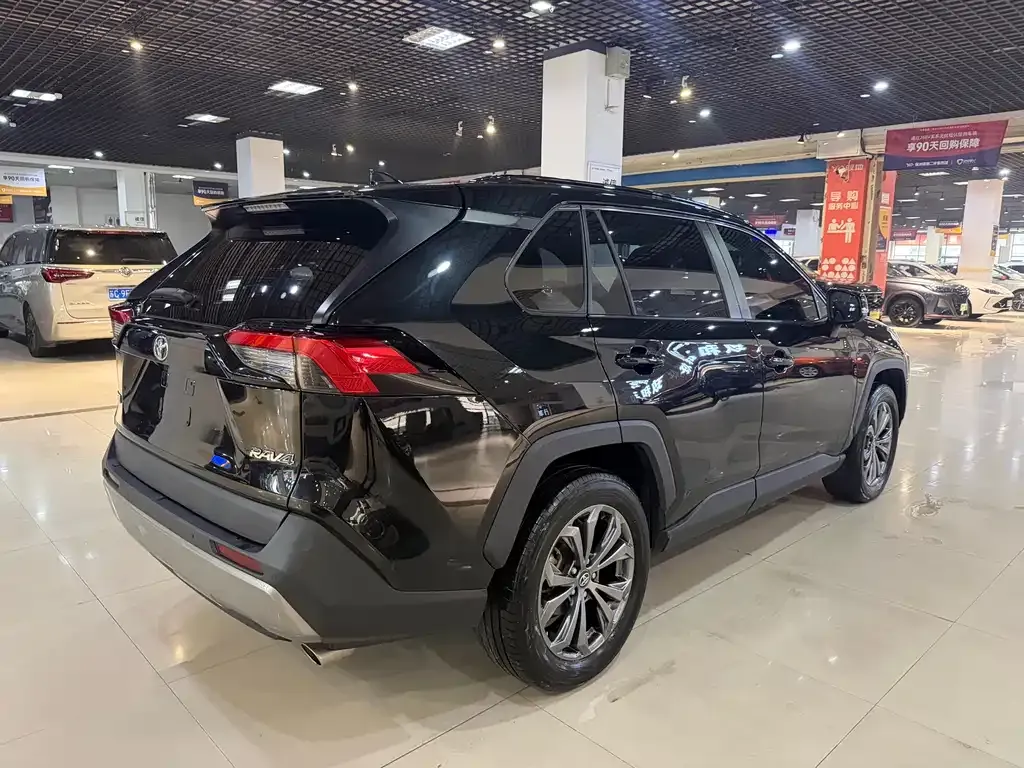 Toyota RAV4 2023 из CN, фото 5