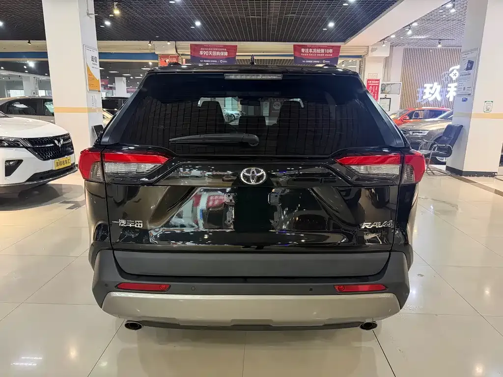 Toyota RAV4 2023 из CN, фото 8