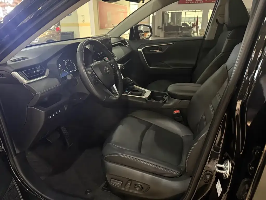 Toyota RAV4 2023 из CN, фото 3