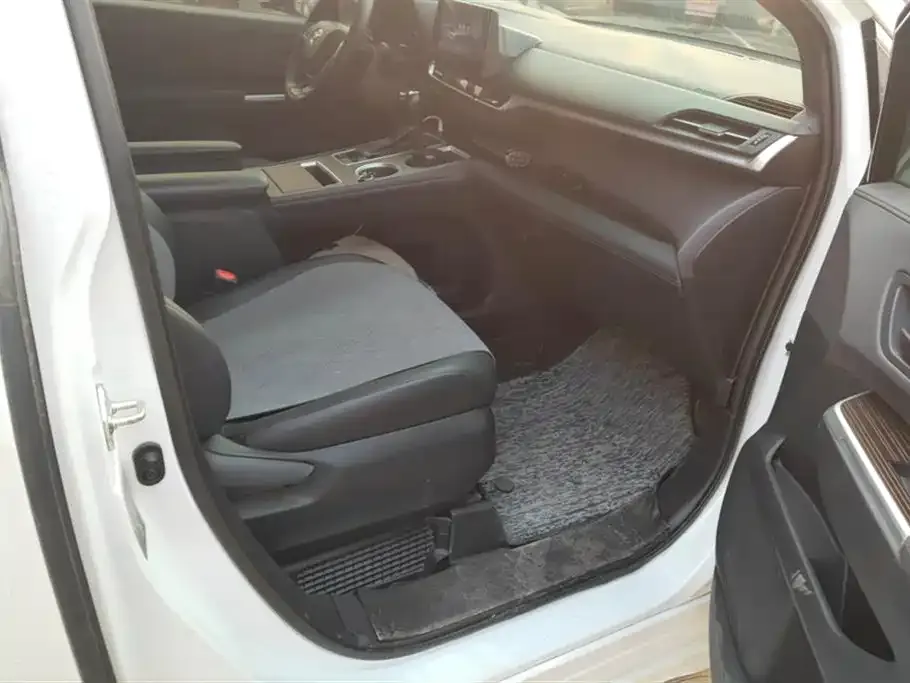 Toyota Granvia 2024 из CN, фото 2