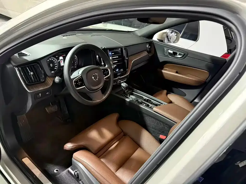 Volvo XC60 2021 из CN, фото 9