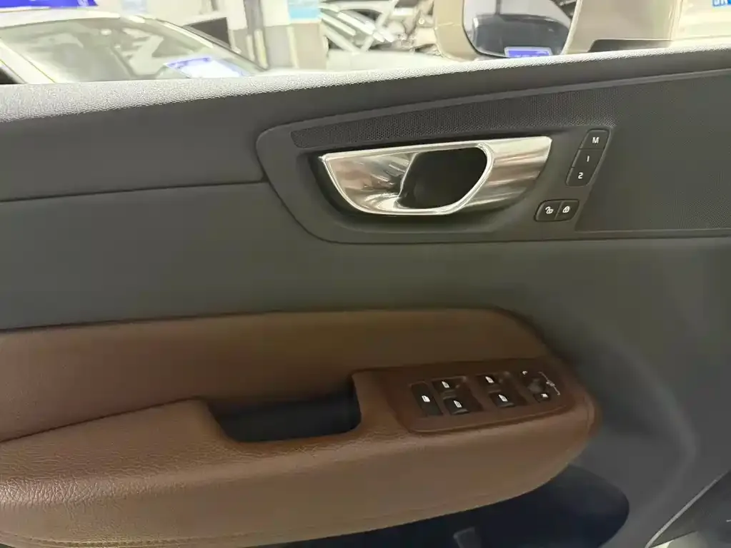 Volvo XC60 2021 из CN, фото 2