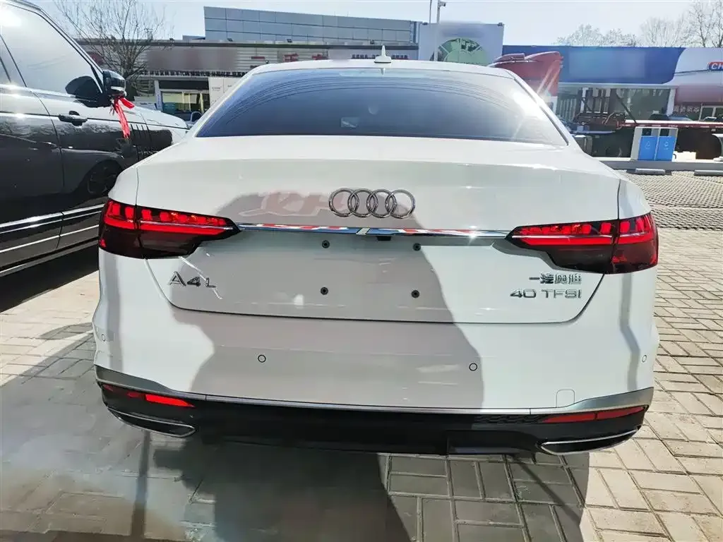 Audi A4L 2024 из CN, фото 3