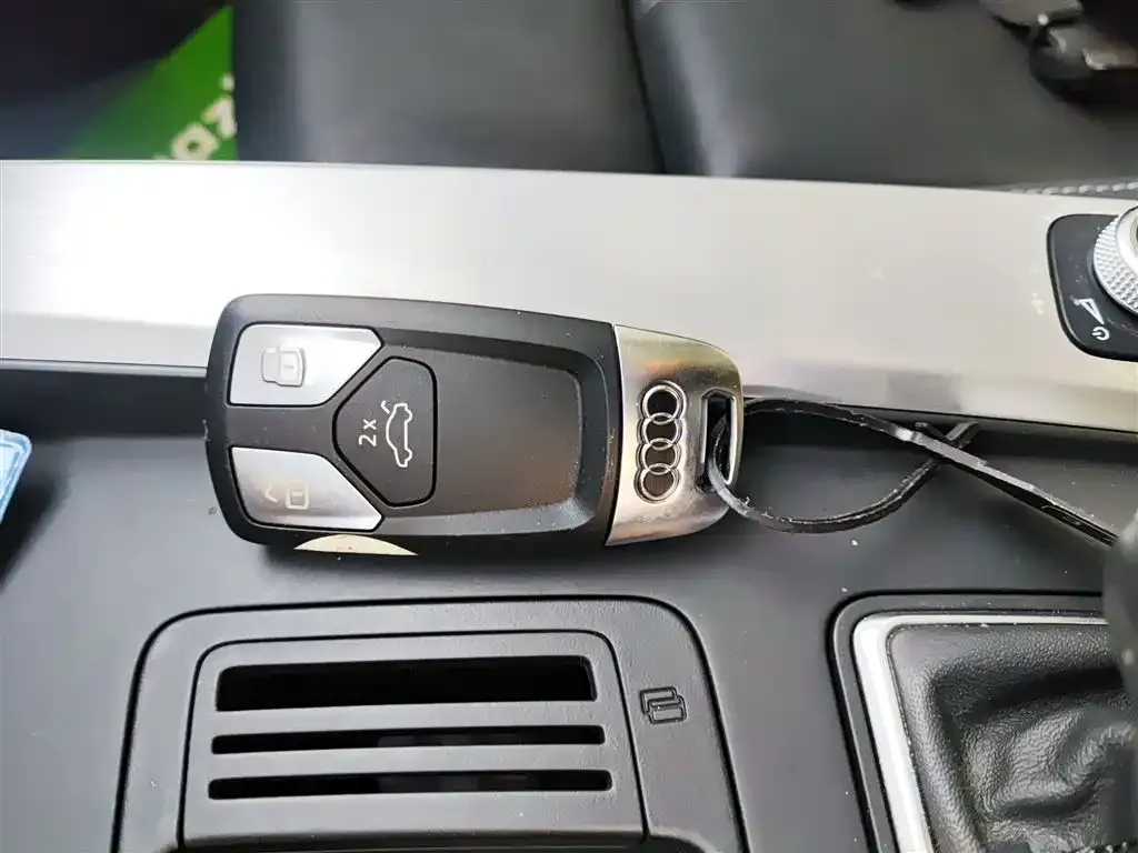Audi A4L 2024 из CN, фото 2