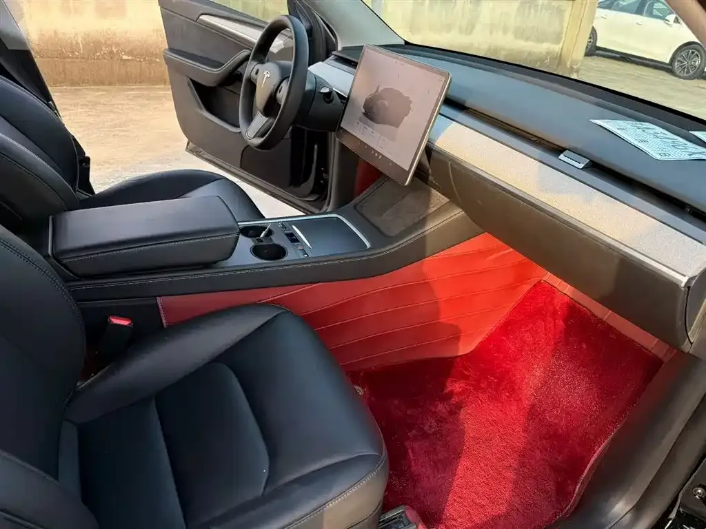 Tesla Model Y — фото 8
