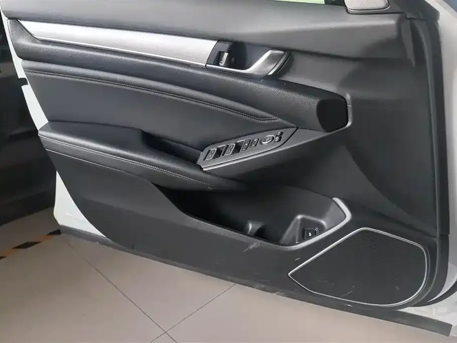 Honda Accord — фото 10