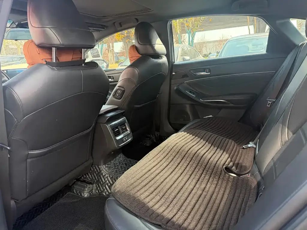 Toyota Avalon 2022 из CN, фото 2