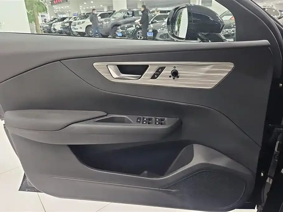 Hongqi E-QM5 2025 из CN, фото 7