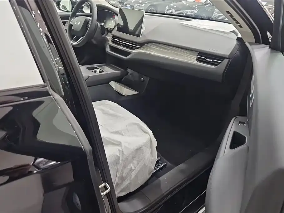 Hongqi E-QM5 2025 из CN, фото 10