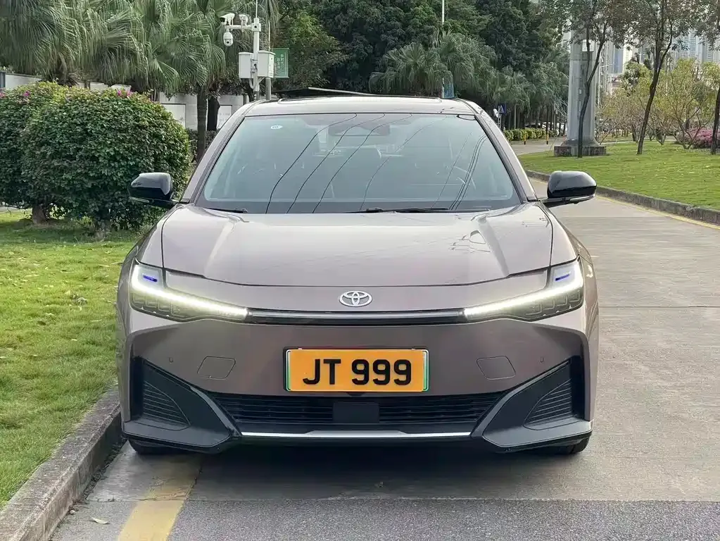 Toyota bZ3 2023 из CN, фото 6