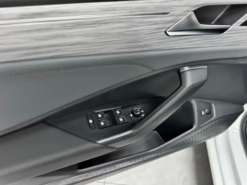 Volkswagen Sagitar 2023 из CN, фото 3