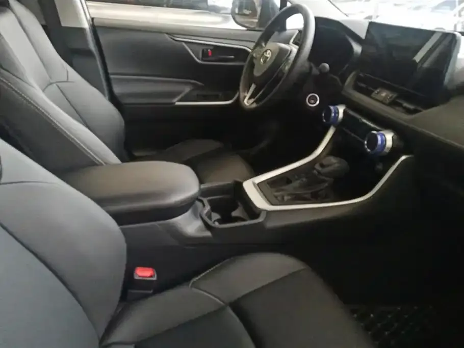 Toyota Wildlander 2024 из CN, фото 8