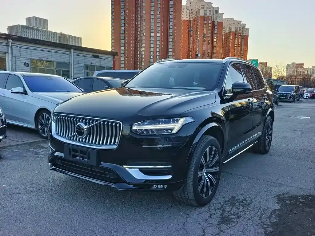 Volvo XC90 — фото 1