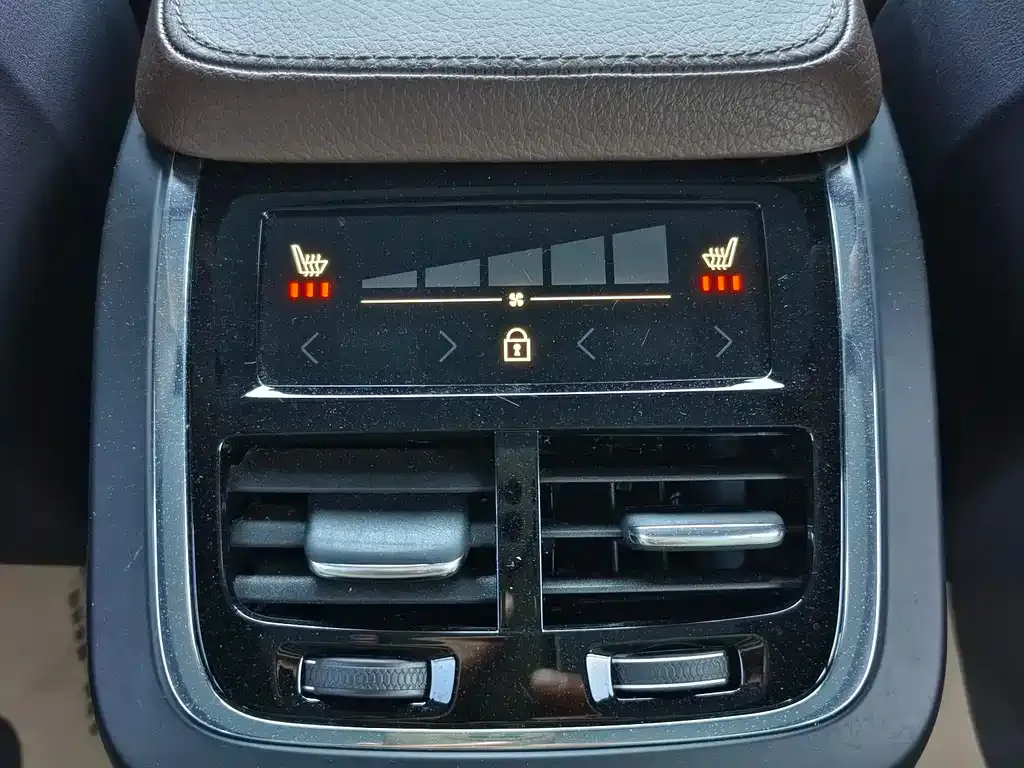 Volvo XC90 — фото 3