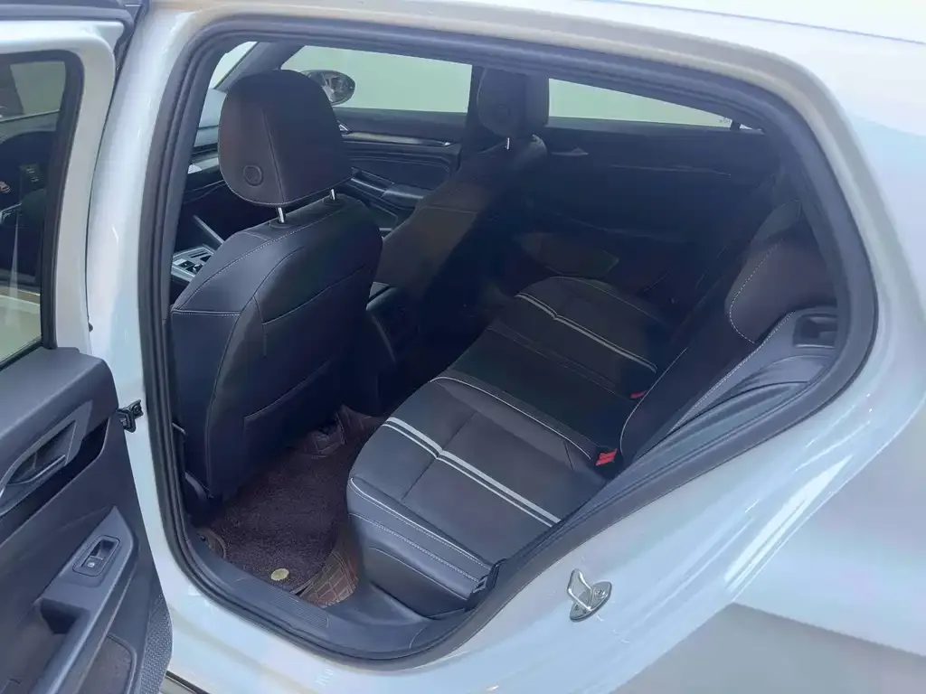 Volkswagen Golf 2022 из CN, фото 6