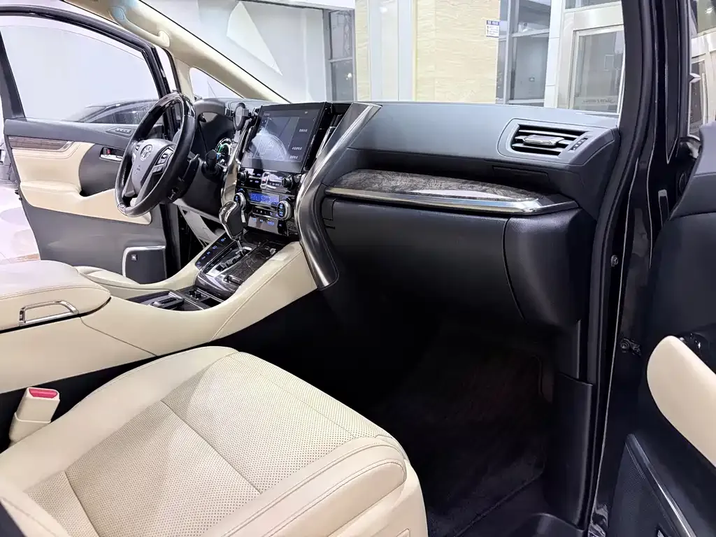 Toyota Alphard — фото 7