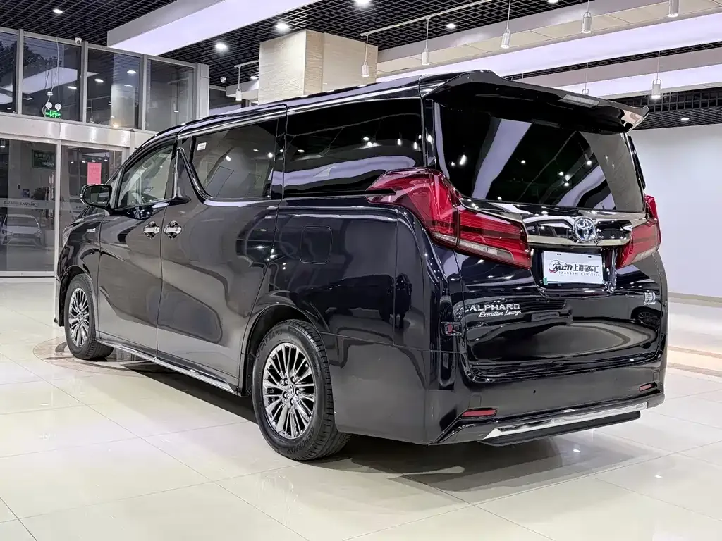 Toyota Alphard — фото 10