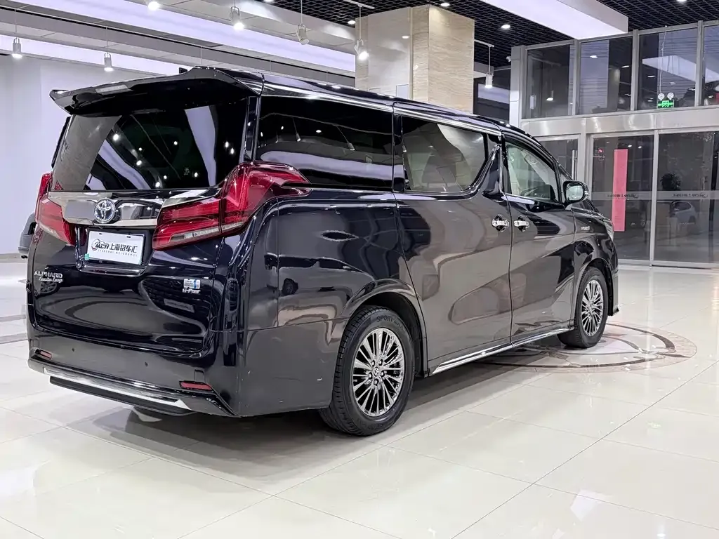 Toyota Alphard — фото 9