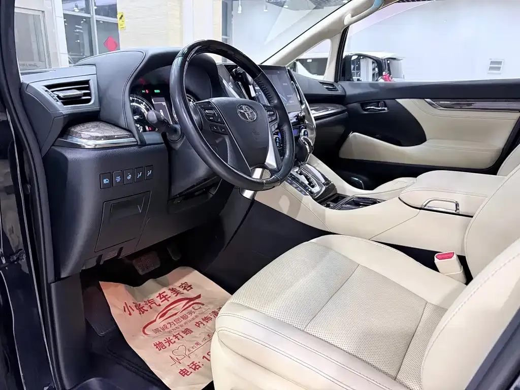 Toyota Alphard — фото 4