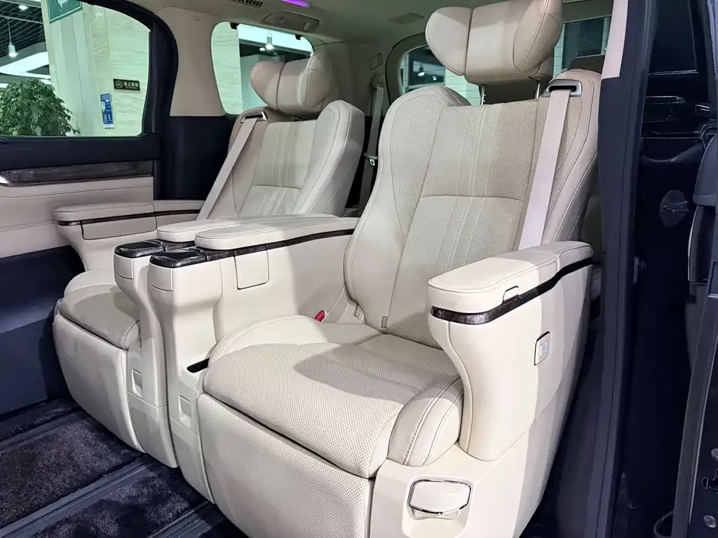 Toyota Alphard — фото 3