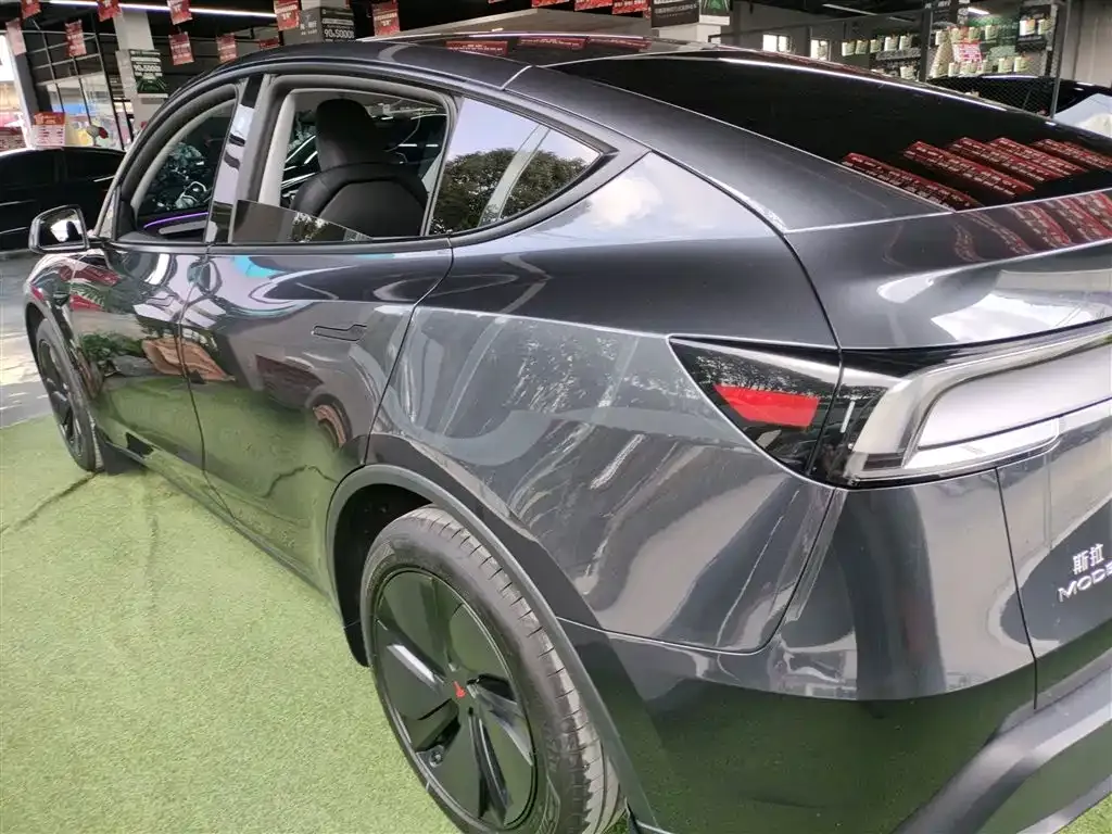 Tesla Model Y — фото 7