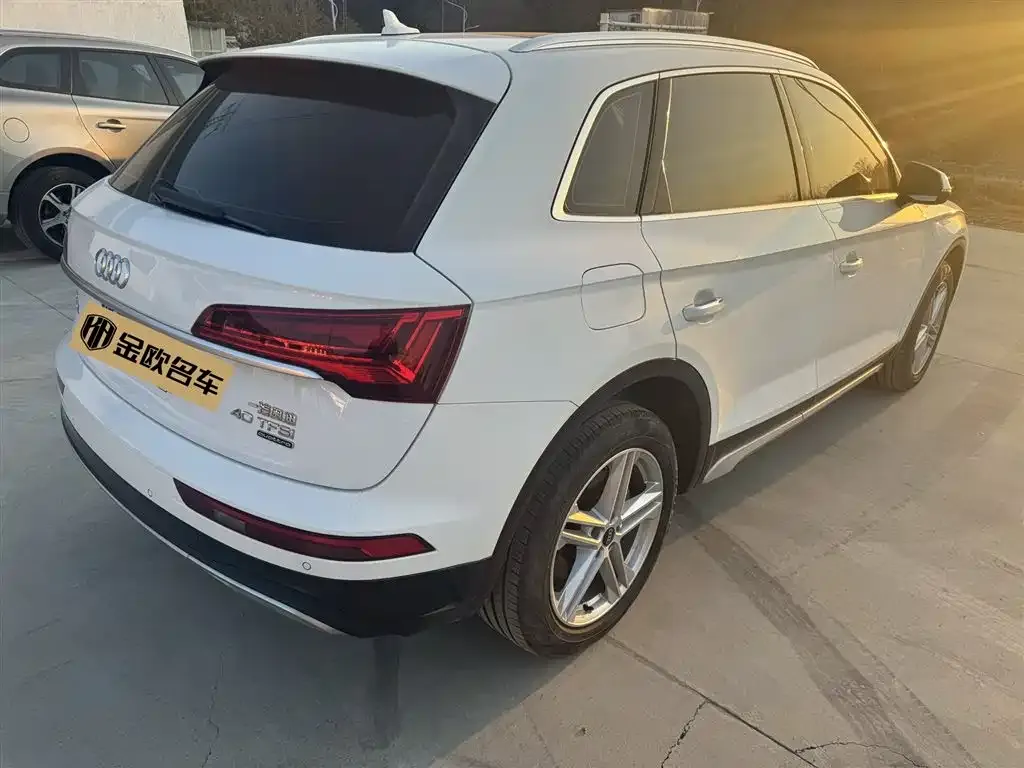 Audi Q5L — фото 6