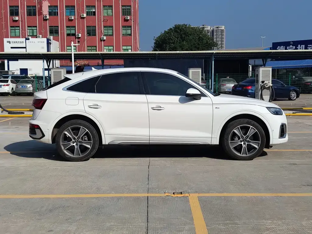 Audi Q5L Sportback 2022 из CN, фото 8