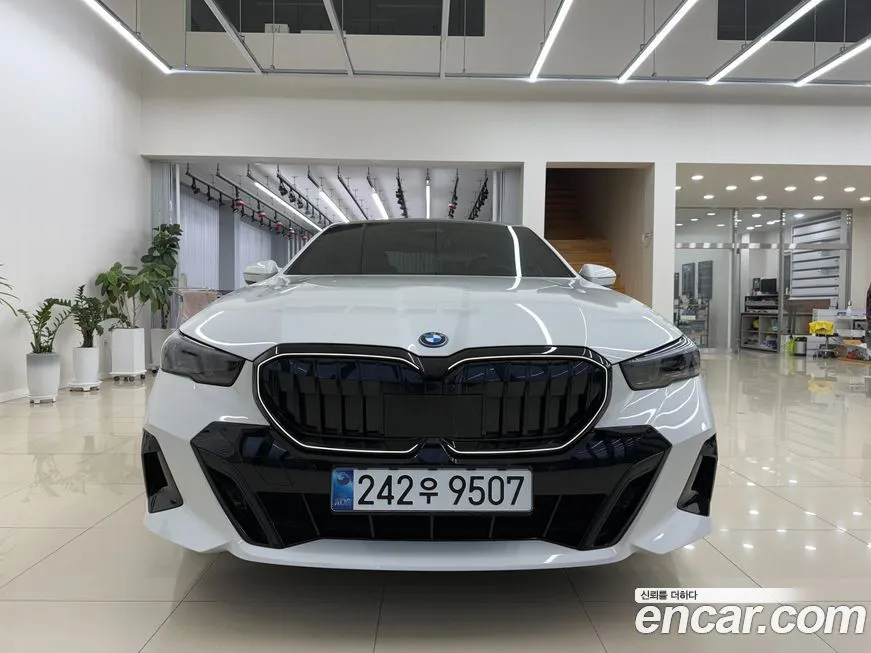 BMW 5-Series 2024 из KR, фото 3