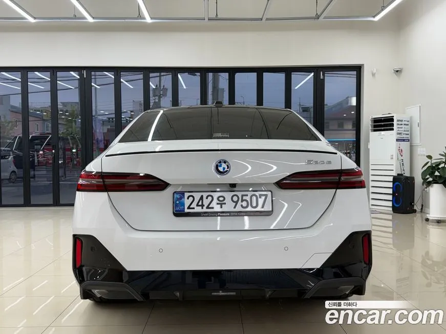 BMW 5-Series 2024 из KR, фото 4