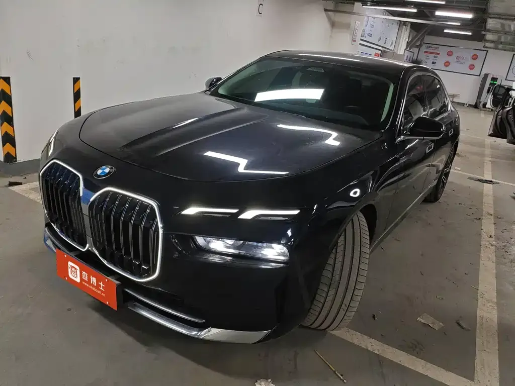 BMW 7 Series — фото 1