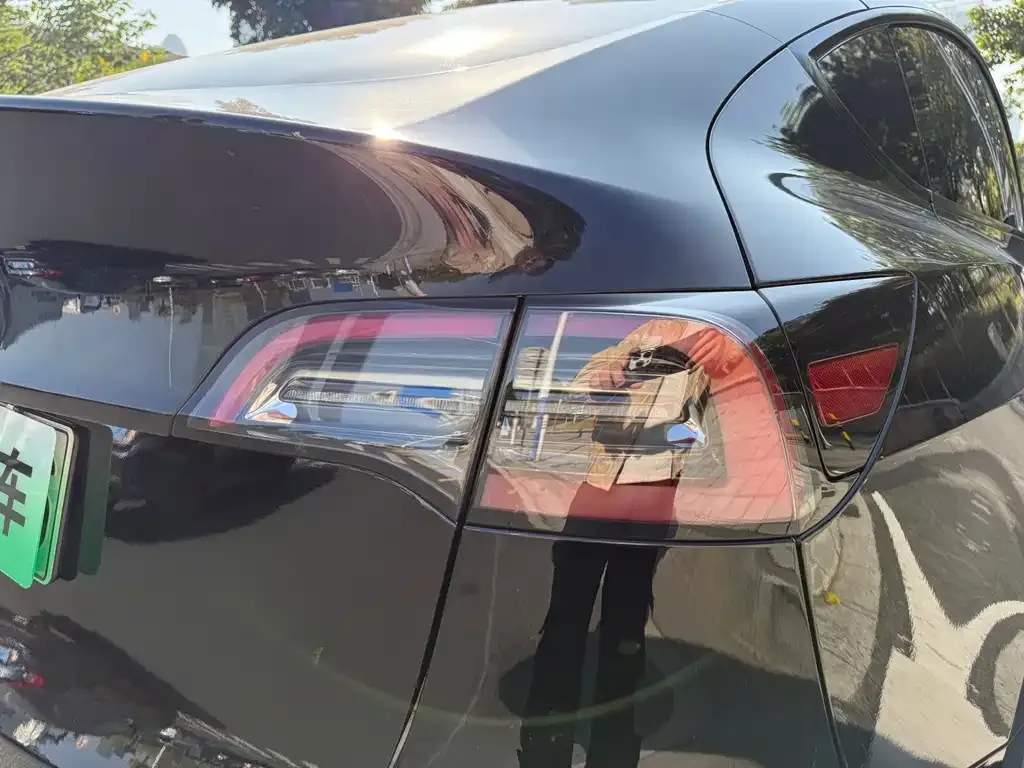 Tesla Model Y — фото 2
