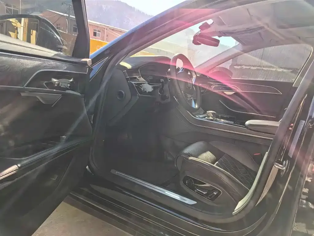 Audi A8 2023 из CN, фото 9