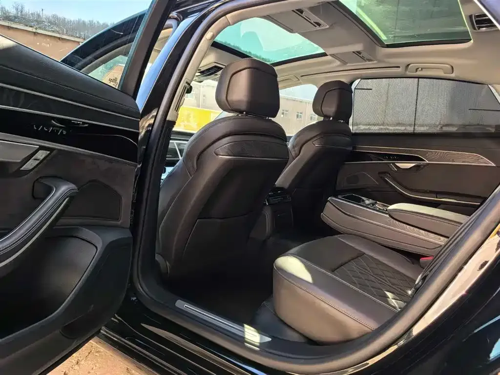 Audi A8 2023 из CN, фото 8
