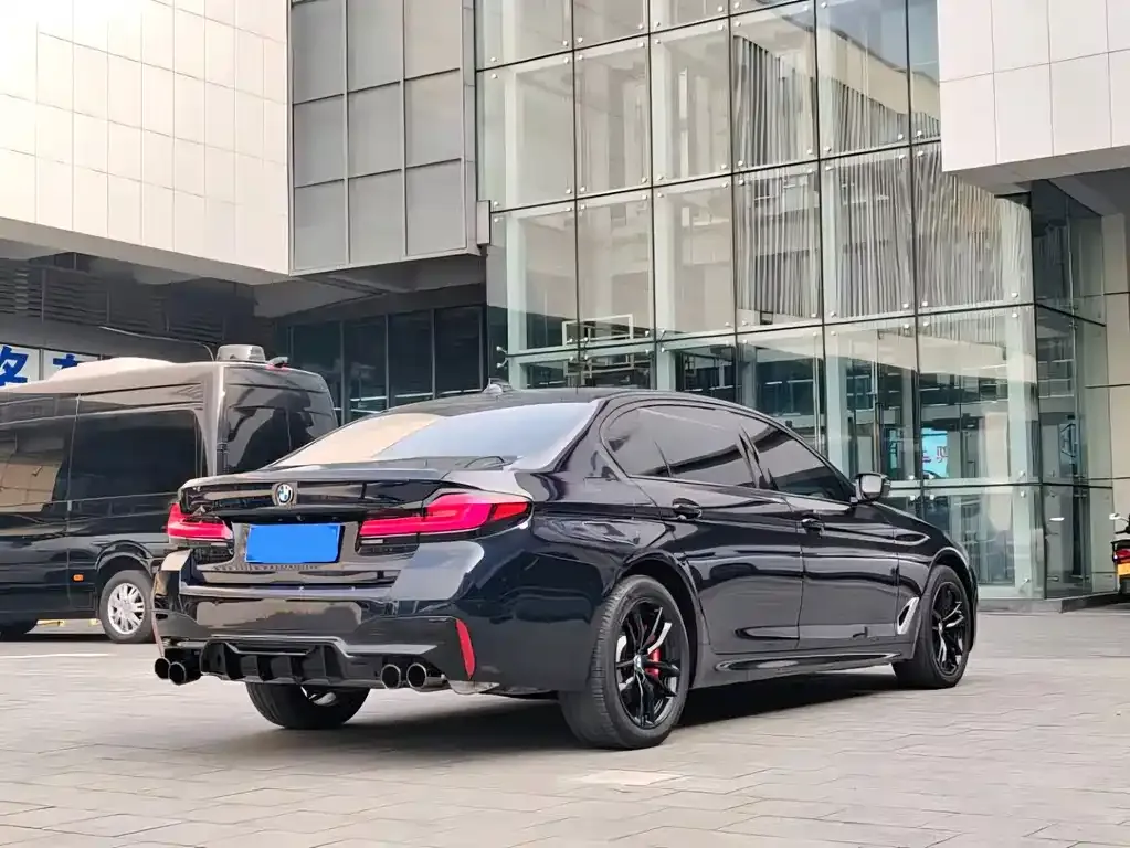 BMW 5 Series 2022 из CN, фото 3
