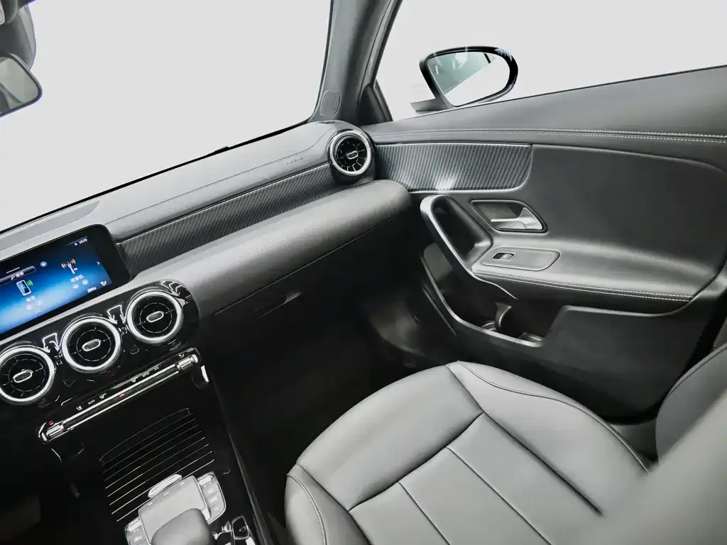 Mercedes-Benz A-Class 2024 из CN, фото 7