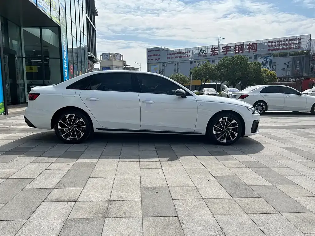 Audi A4L 2023 из CN, фото 6