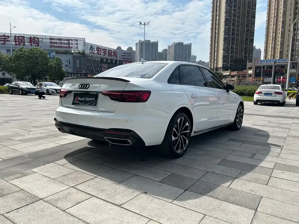 Audi A4L 2023 из CN, фото 5