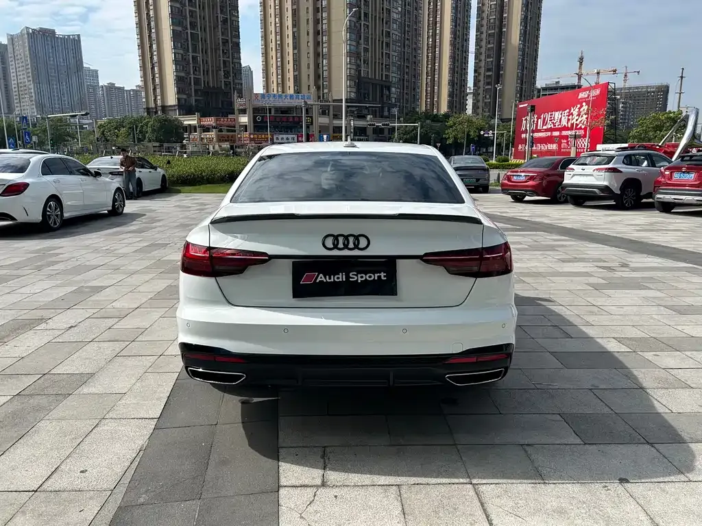 Audi A4L 2023 из CN, фото 9