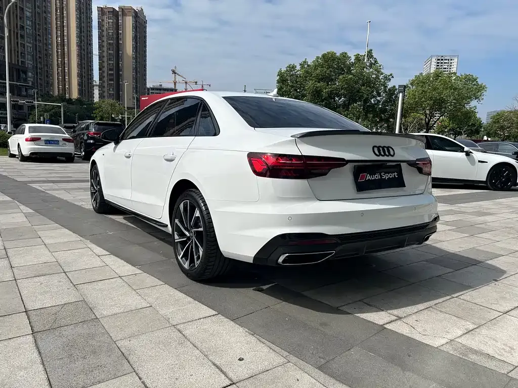 Audi A4L 2023 из CN, фото 3