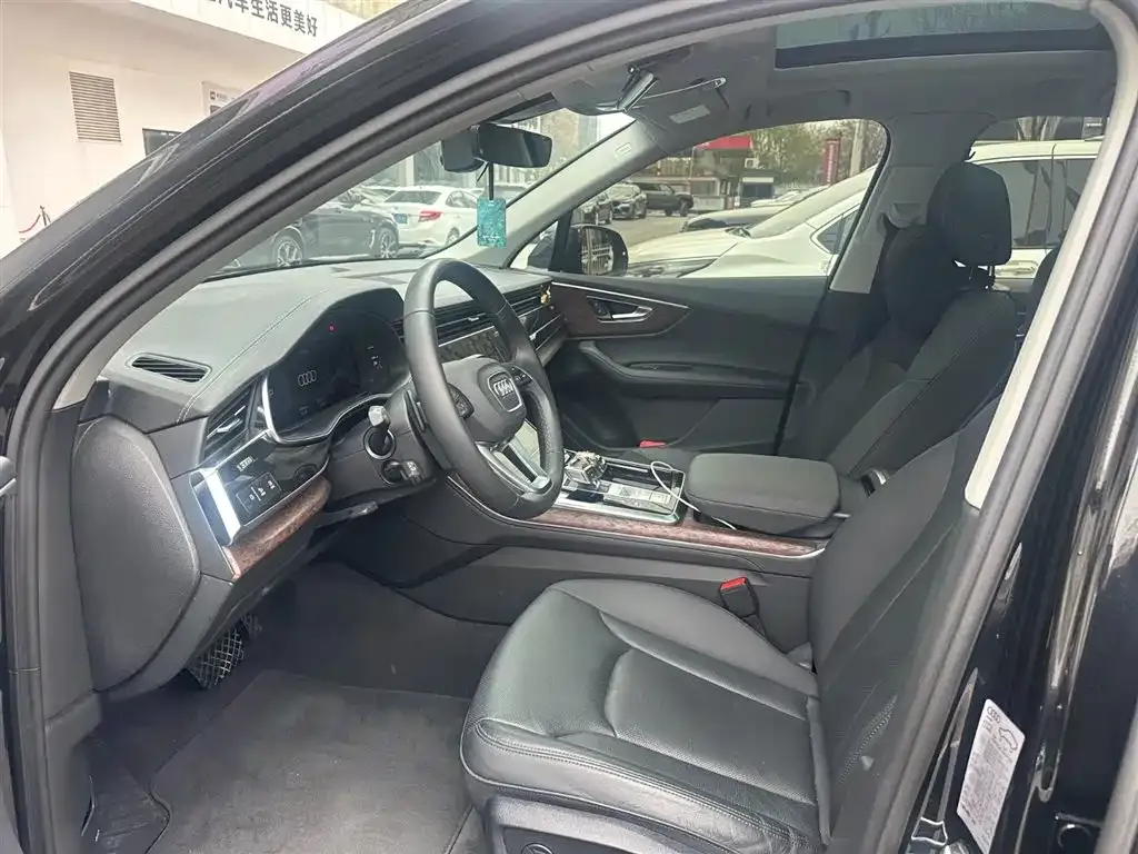 Audi Q7 2023 из CN, фото 4