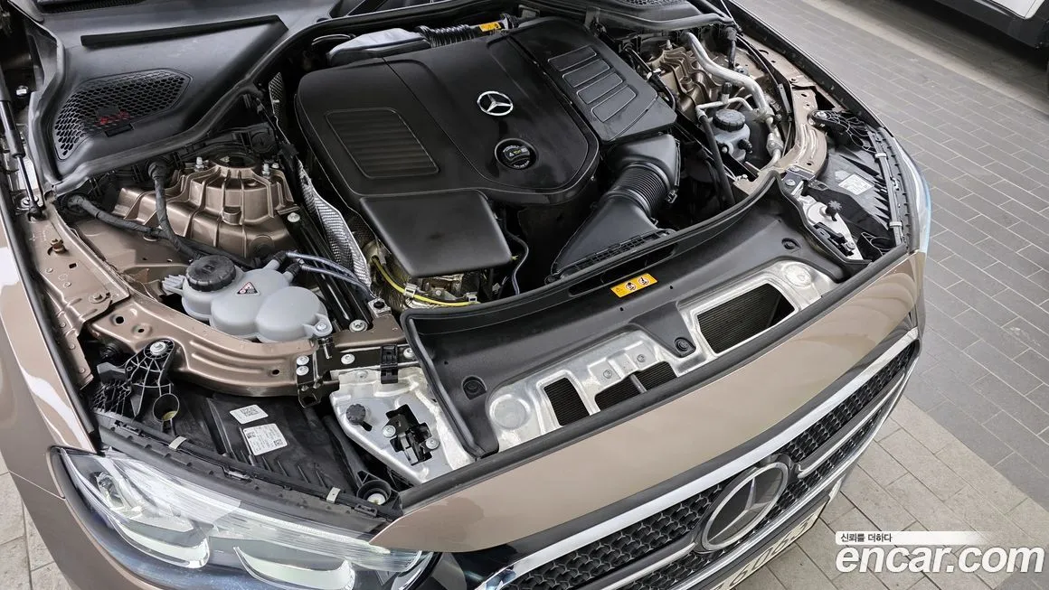 Mercedes-Benz E-Class — фото 10