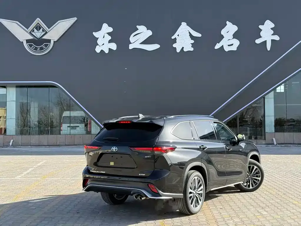 Toyota Crown Kluger 2025 из CN, фото 4